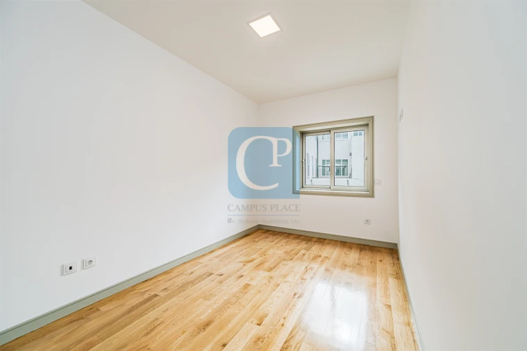 Moradia T5 para Venda em Paranhos Foto 10