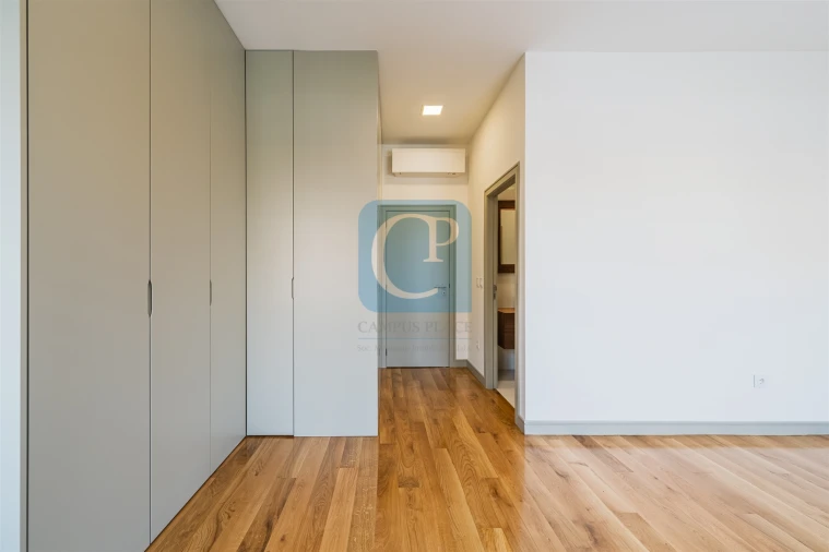 Moradia T5 para Venda em Paranhos Foto 24