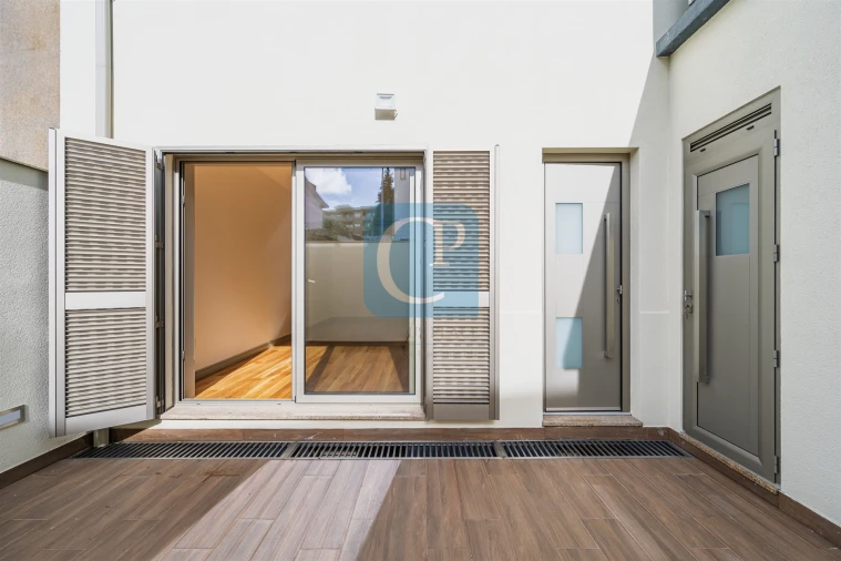 Moradia T5 para Venda em Paranhos Foto 7