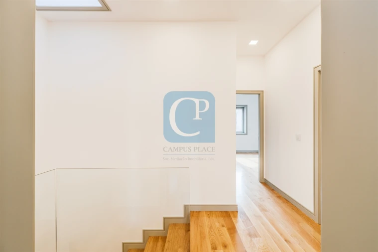 Moradia T5 para Venda em Paranhos Foto 11