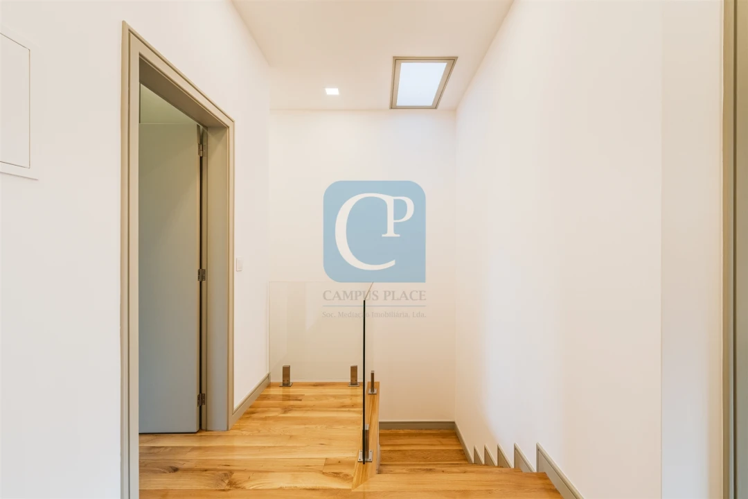 Moradia T5 para Venda em Paranhos Foto 15