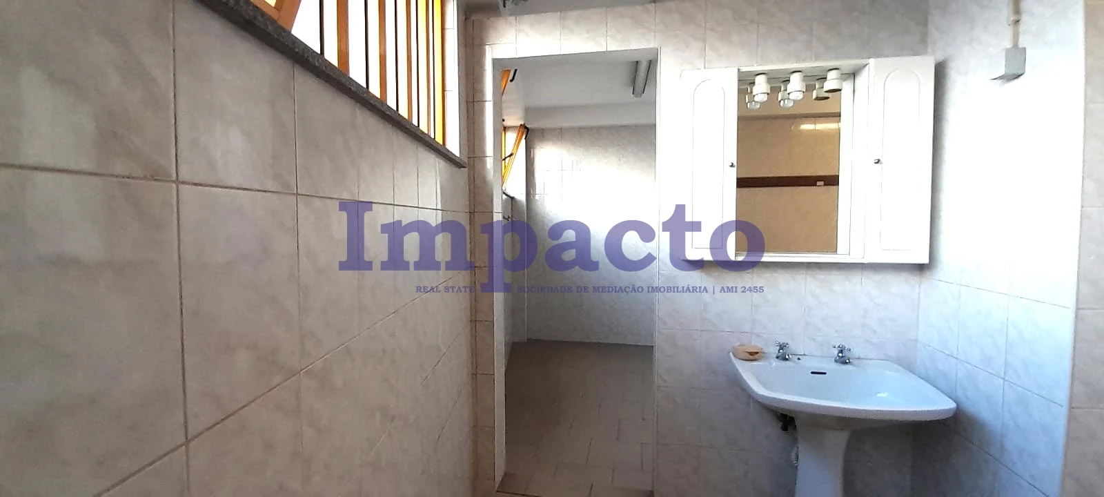 Armazém para Arrendamento em São João da Madeira Foto 25