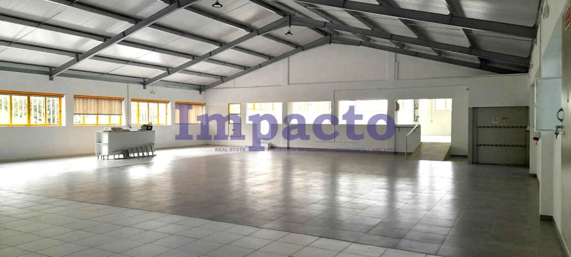 Armazém para Arrendamento em São João da Madeira Foto 2