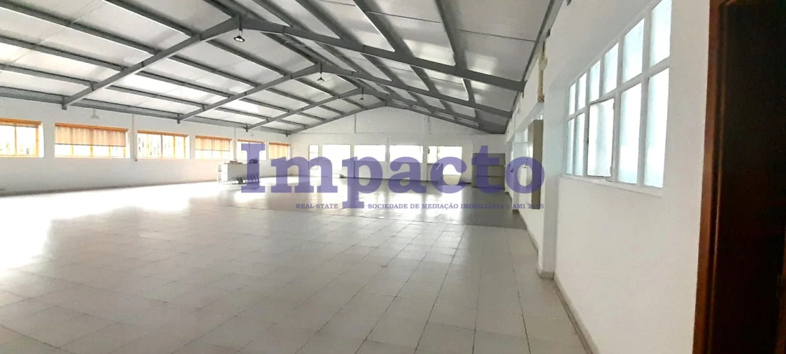 Armazém para Arrendamento em São João da Madeira Foto 15