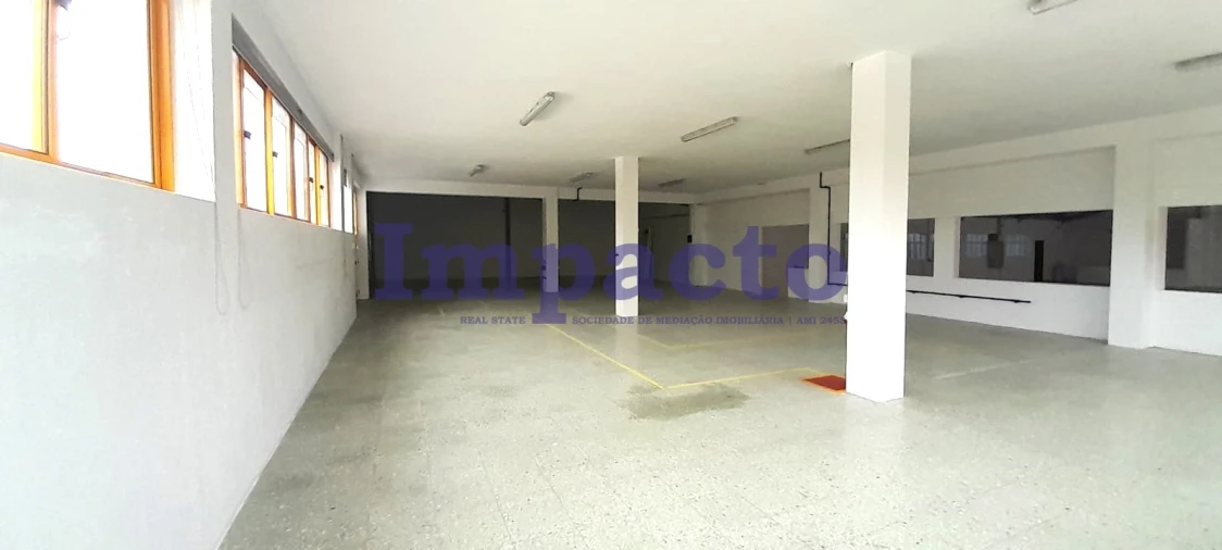 Armazém para Arrendamento em São João da Madeira Foto 4