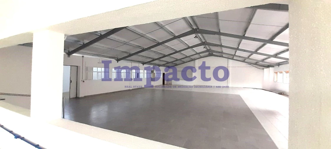 Armazém para Arrendamento em São João da Madeira Foto 7