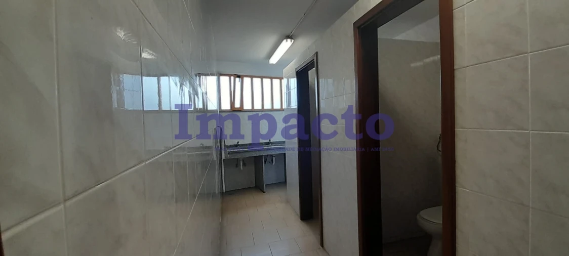 Armazém para Arrendamento em São João da Madeira Foto 17