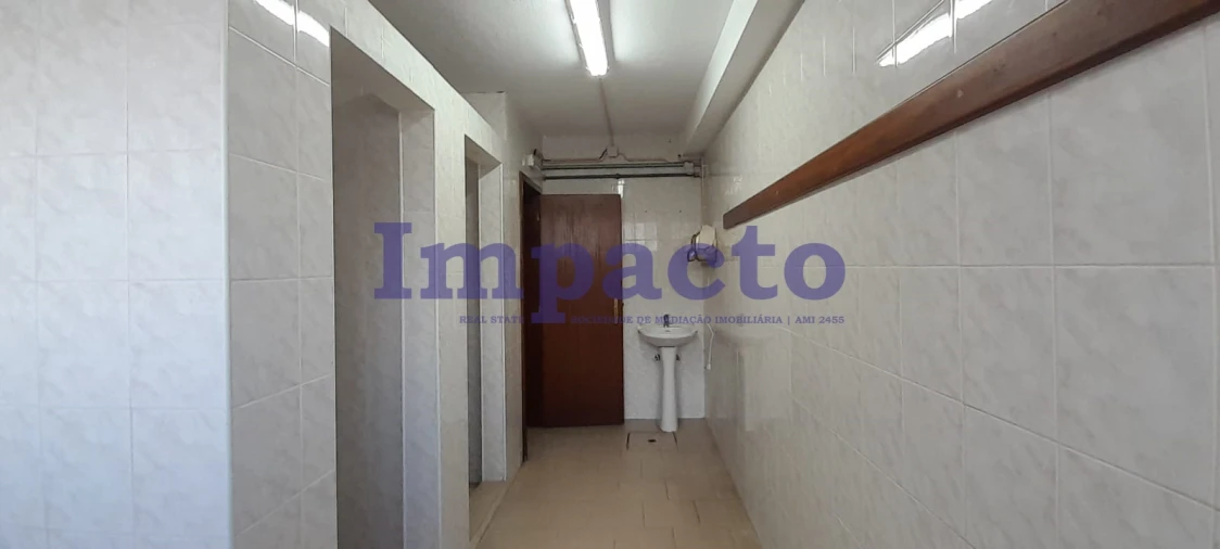 Armazém para Arrendamento em São João da Madeira Foto 29