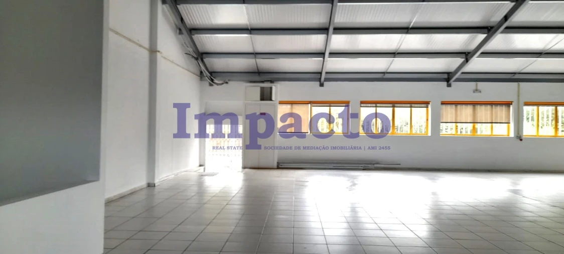 Armazém para Arrendamento em São João da Madeira Foto 16