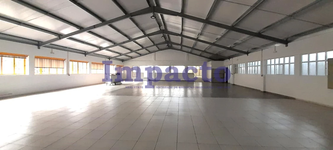 Armazém para Arrendamento em São João da Madeira Foto 3