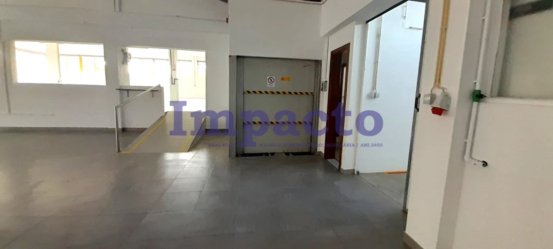 Armazém para Arrendamento em São João da Madeira Foto 9