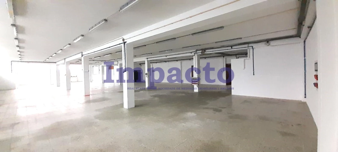 Armazém para Arrendamento em São João da Madeira Foto 19