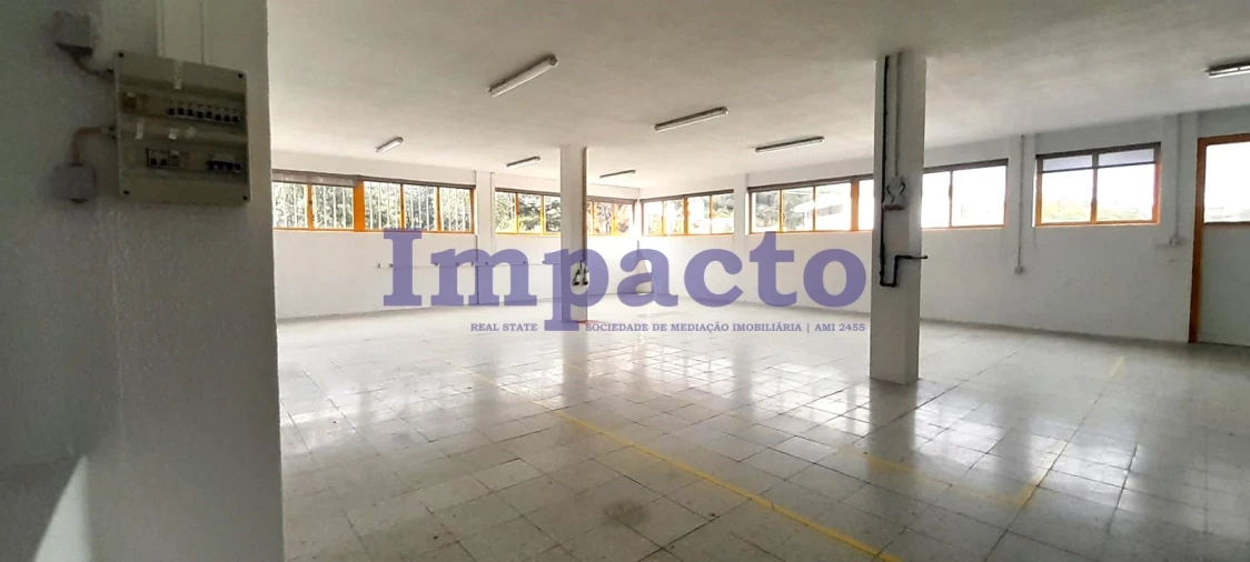 Armazém para Arrendamento em São João da Madeira Foto 8