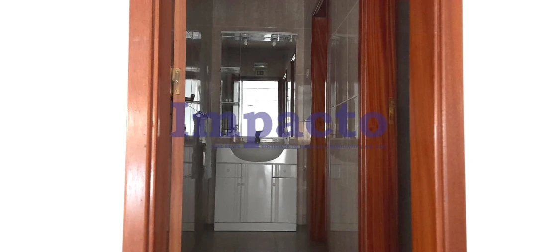 Armazém para Arrendamento em São João da Madeira Foto 14