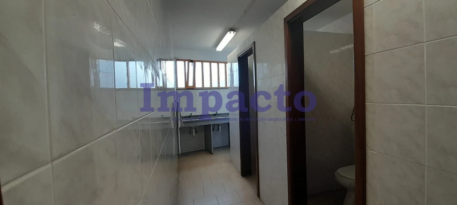 Armazém para Arrendamento em São João da Madeira Foto 17