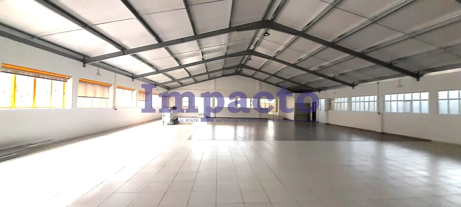 Armazém para Arrendamento em São João da Madeira Foto 13