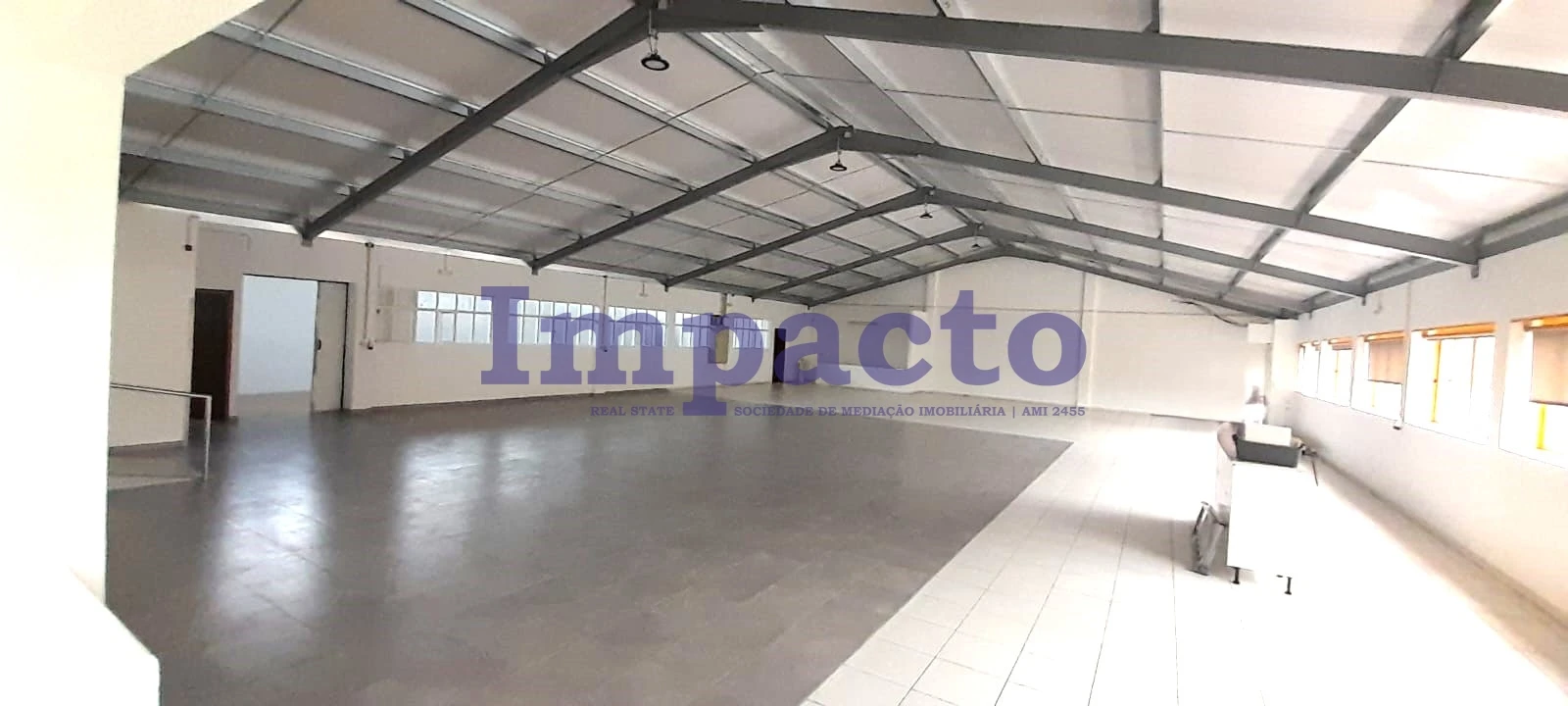 Armazém para Arrendamento em São João da Madeira Foto 6