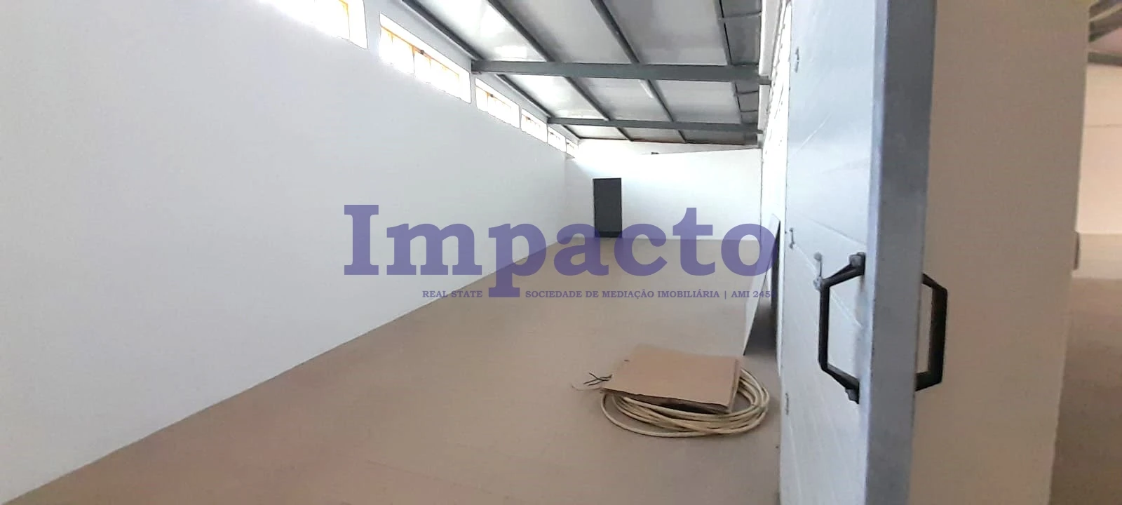 Armazém para Arrendamento em São João da Madeira Foto 12