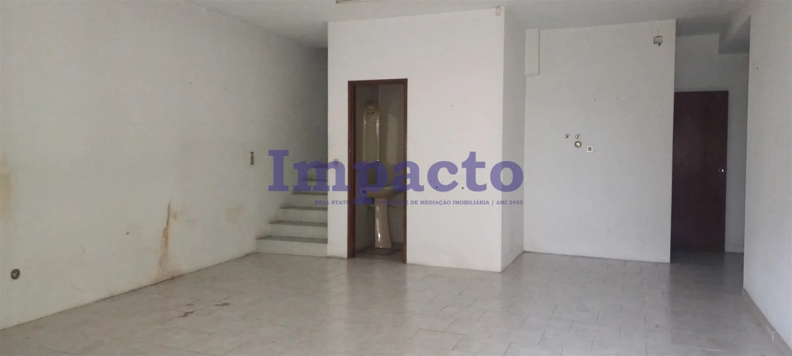 Loja para Arrendamento em São João da Madeira Foto 7