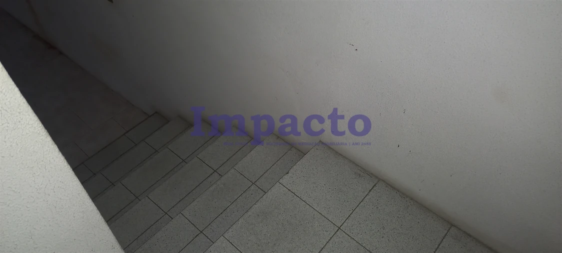 Loja para Arrendamento em São João da Madeira Foto 12