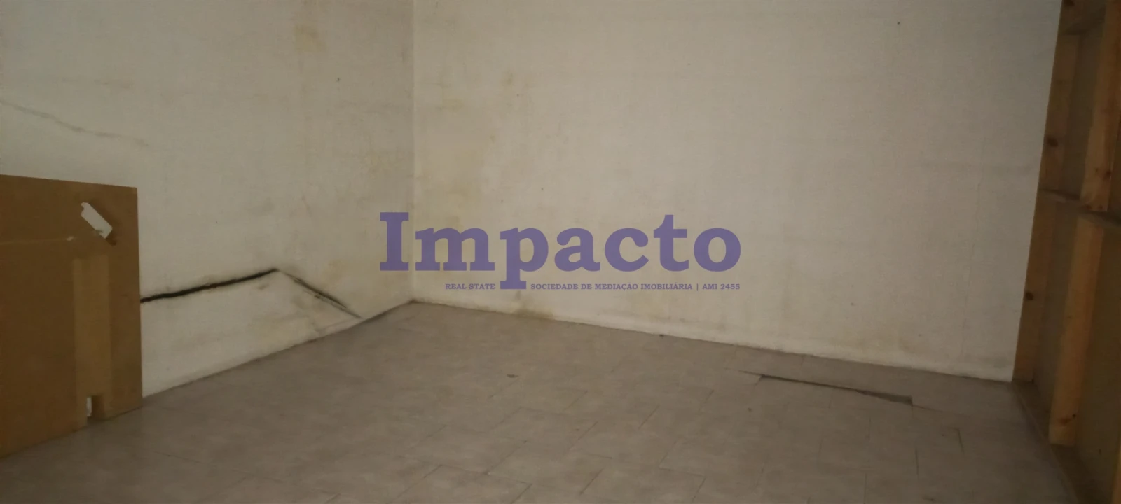 Loja para Arrendamento em São João da Madeira Foto 6