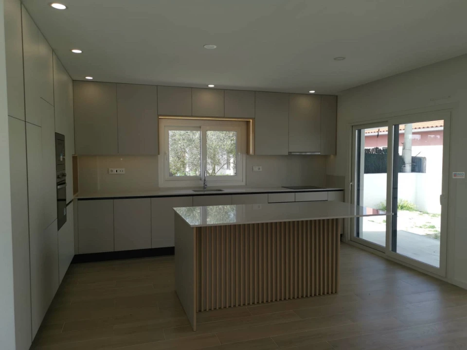 Moradia T4 para Venda em Fernao Ferro Foto 1