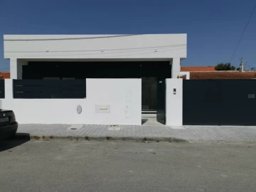 Moradia T4 para Venda em Fernao Ferro