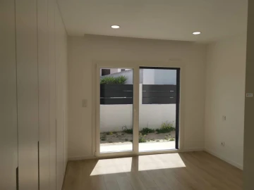 Moradia T4 para Venda em Fernao Ferro