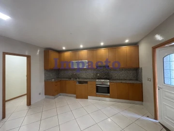 Moradia T6 para Venda em Santa Maria da Feira, Travanca, Sanfins e Espargo
