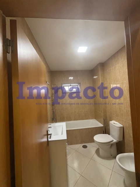 Moradia T6 para Venda em Santa Maria da Feira, Travanca, Sanfins e Espargo