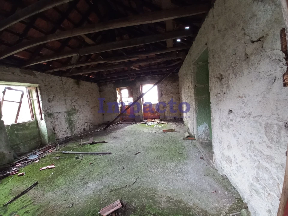 Moradia T3 para Venda em Escariz Foto 16