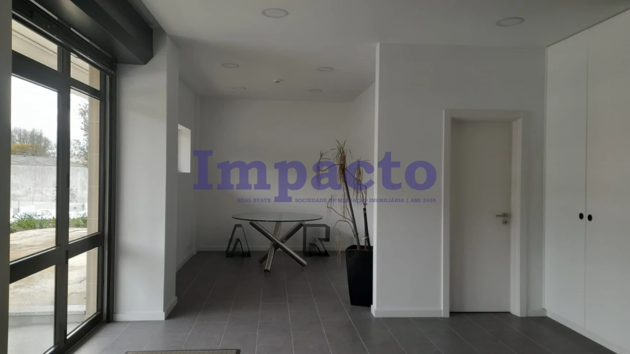 Armazém para Venda em Canelas Foto 5