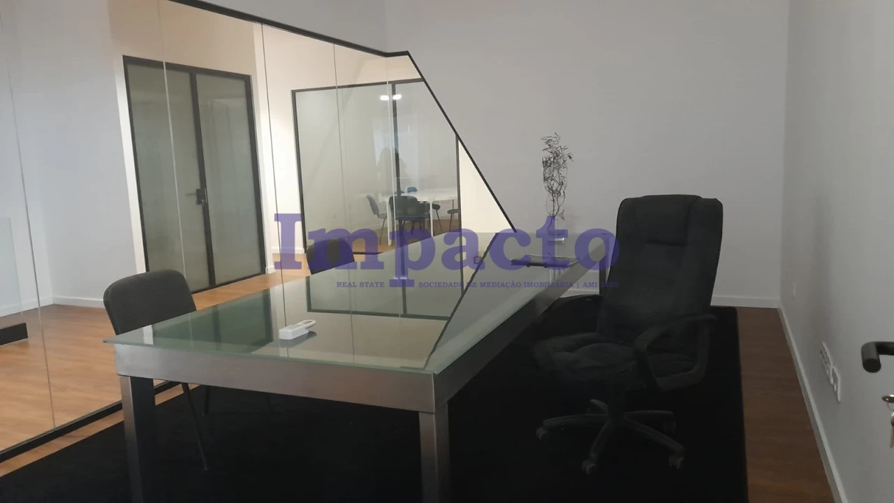 Armazém para Venda em Canelas Foto 8