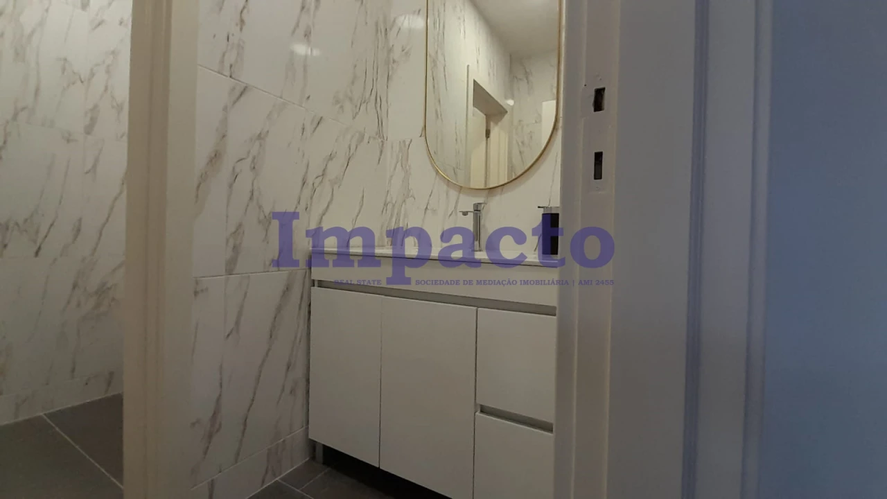 Armazém para Venda em Canelas Foto 7