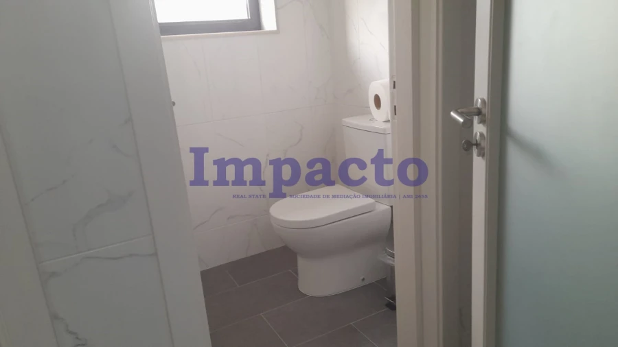 Armazém para Venda em Canelas Foto 19