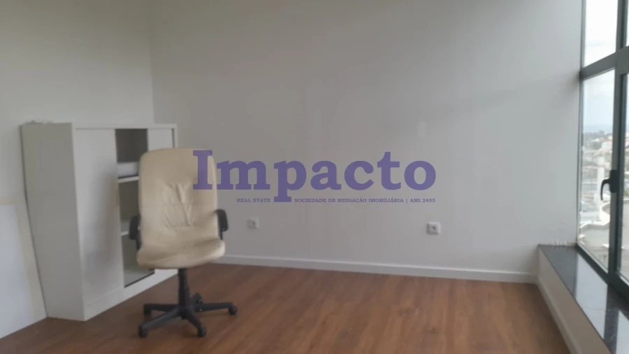 Armazém para Venda em Canelas Foto 9