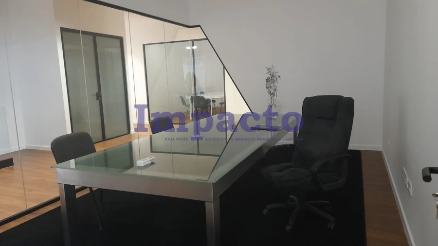 Armazém para Venda em Canelas Foto 8