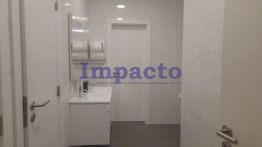 Armazém para Venda em Canelas Foto 6