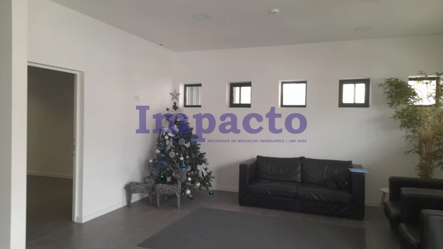 Armazém para Venda em Canelas Foto 3