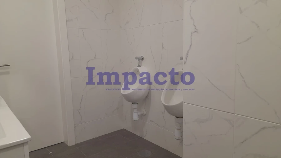 Armazém para Venda em Canelas Foto 24