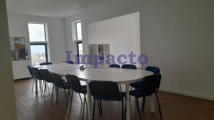 Armazém para Venda em Canelas Foto 14