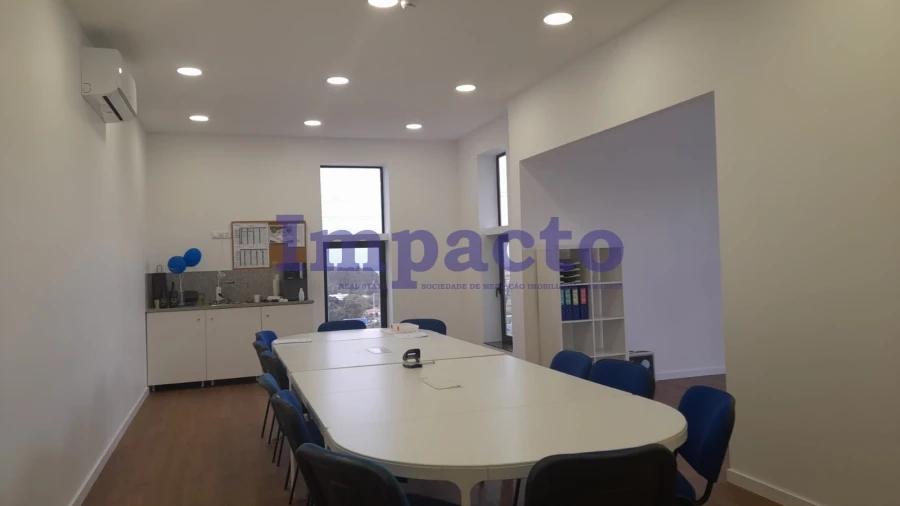 Armazém para Venda em Canelas Foto 13