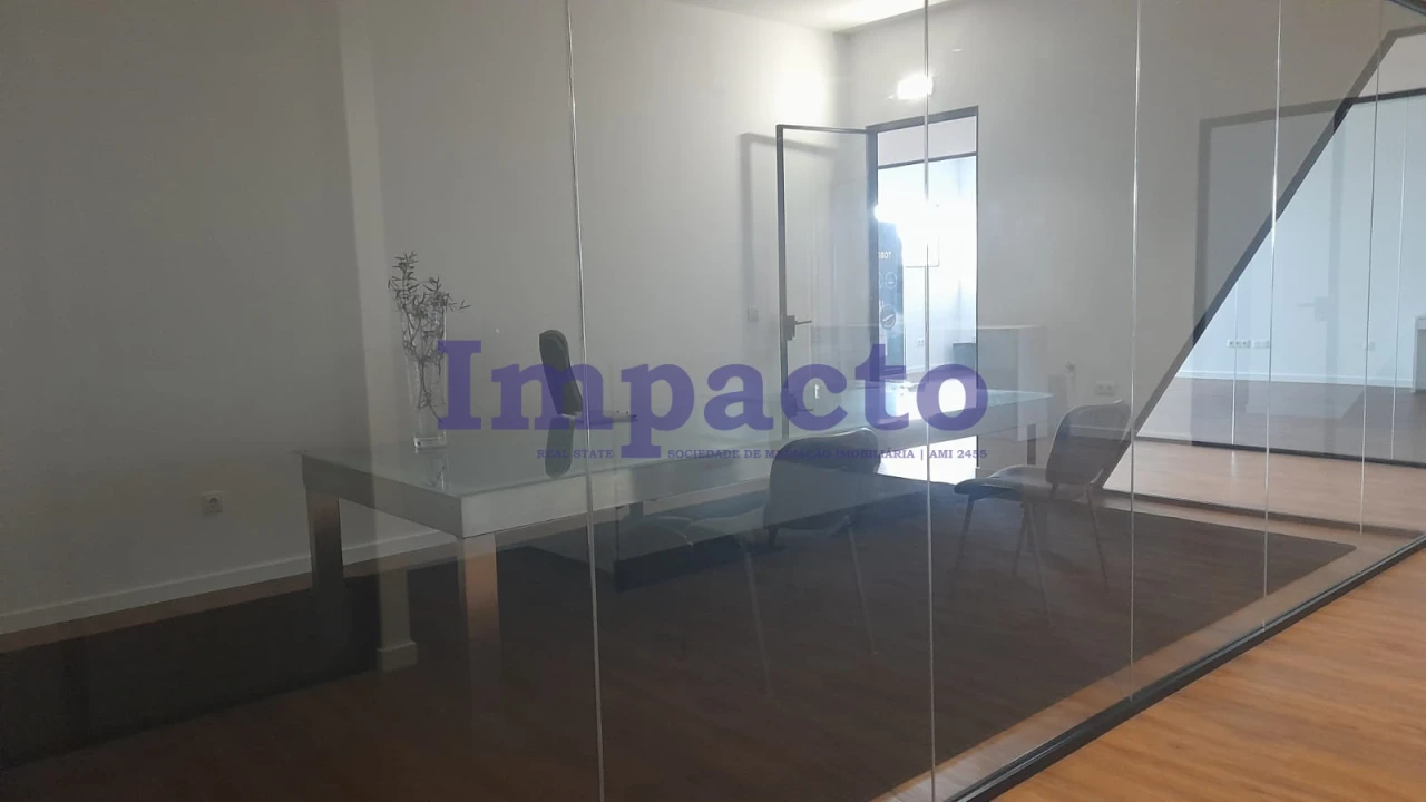 Armazém para Venda em Canelas Foto 16