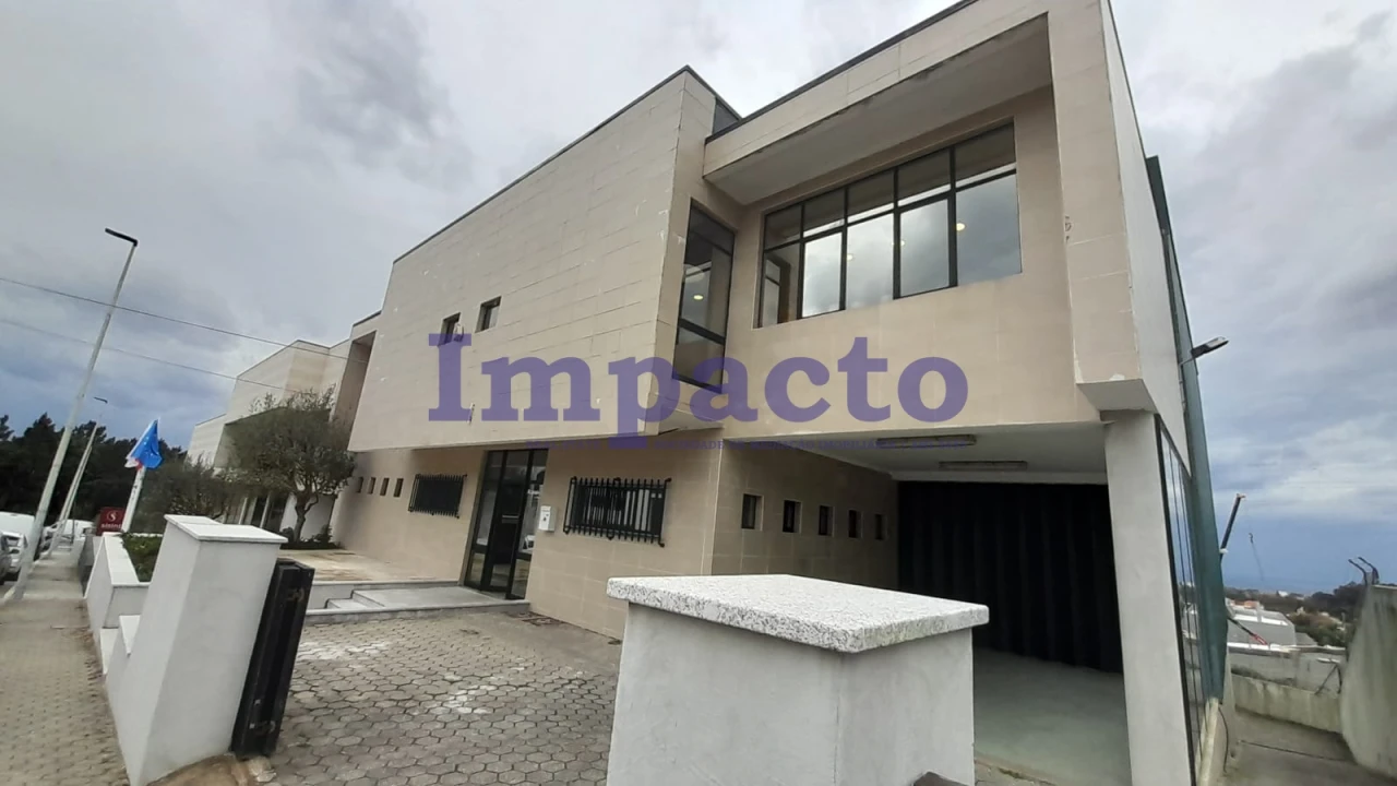 Armazém para Venda em Canelas Foto 2