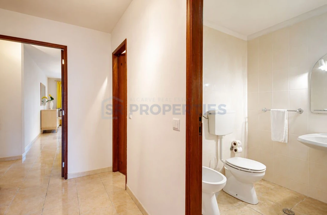 Apartamento T2 para Venda em Quarteira Foto 9