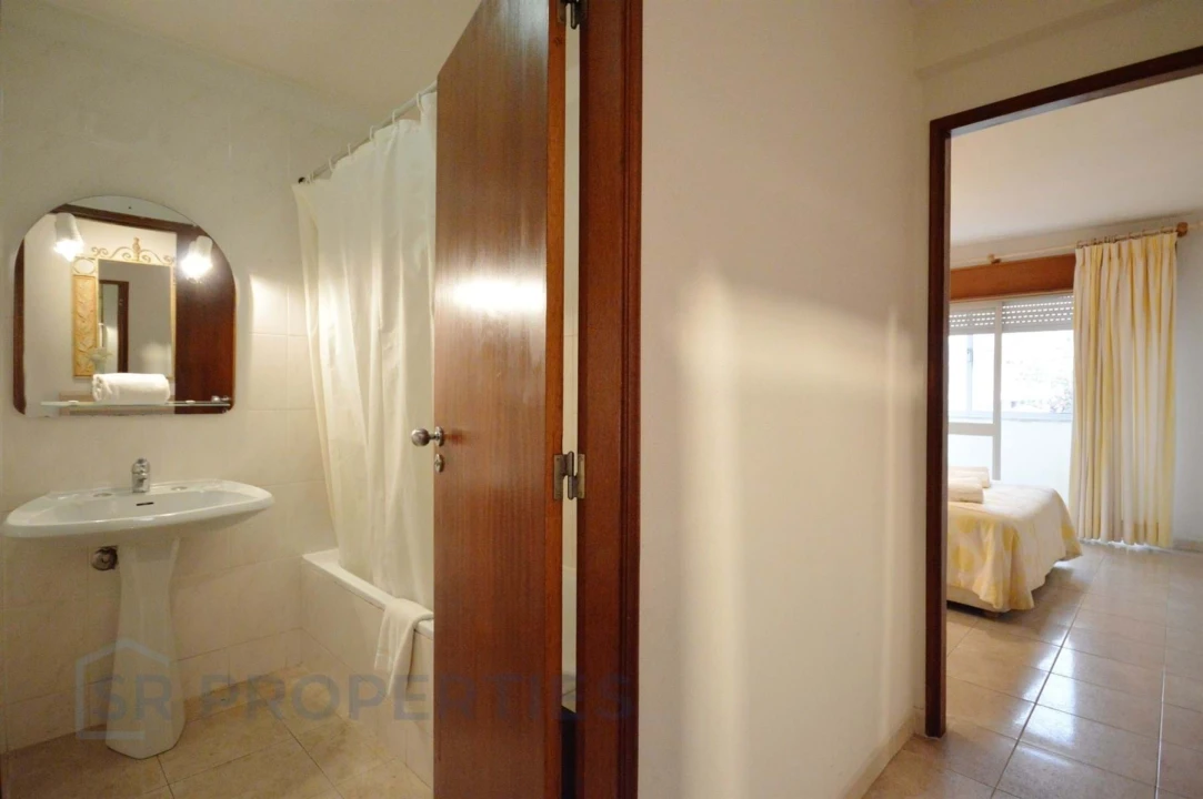 Apartamento T2 para Venda em Quarteira Foto 17