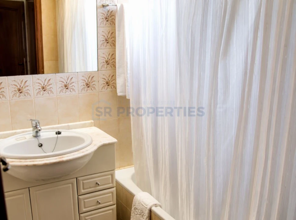 Apartamento T1 para Venda em Quarteira Foto 8