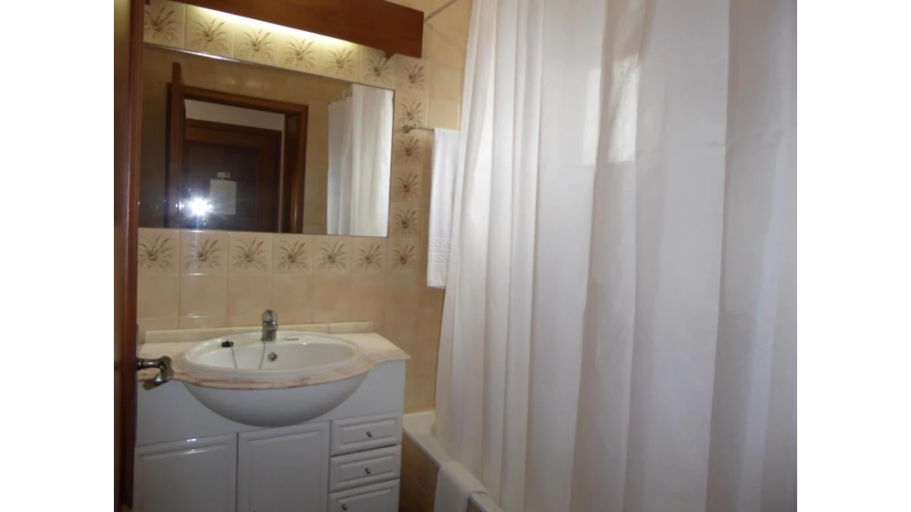 Apartamento T1 para Venda em Quarteira Foto 5