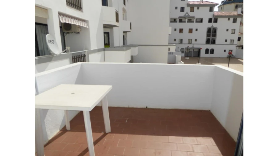 Apartamento T1 para Venda em Quarteira Foto 6