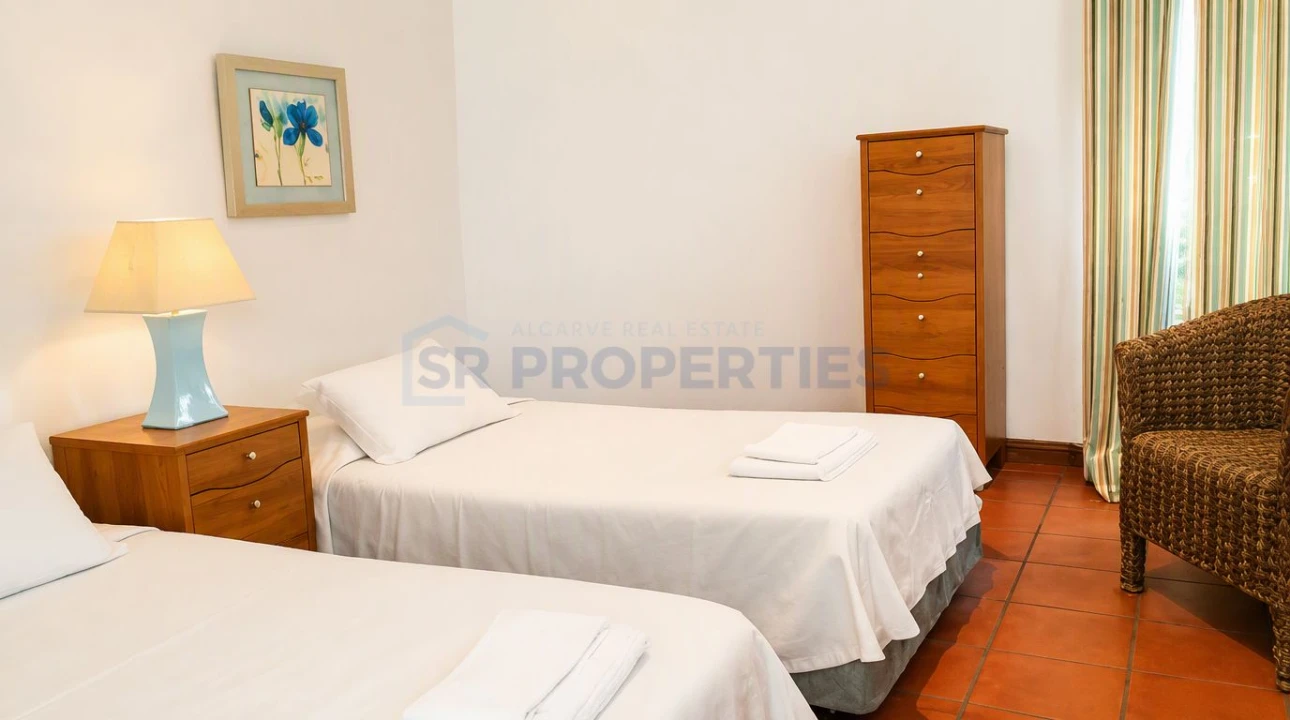 Apartamento T1 para Venda em Quarteira Foto 12